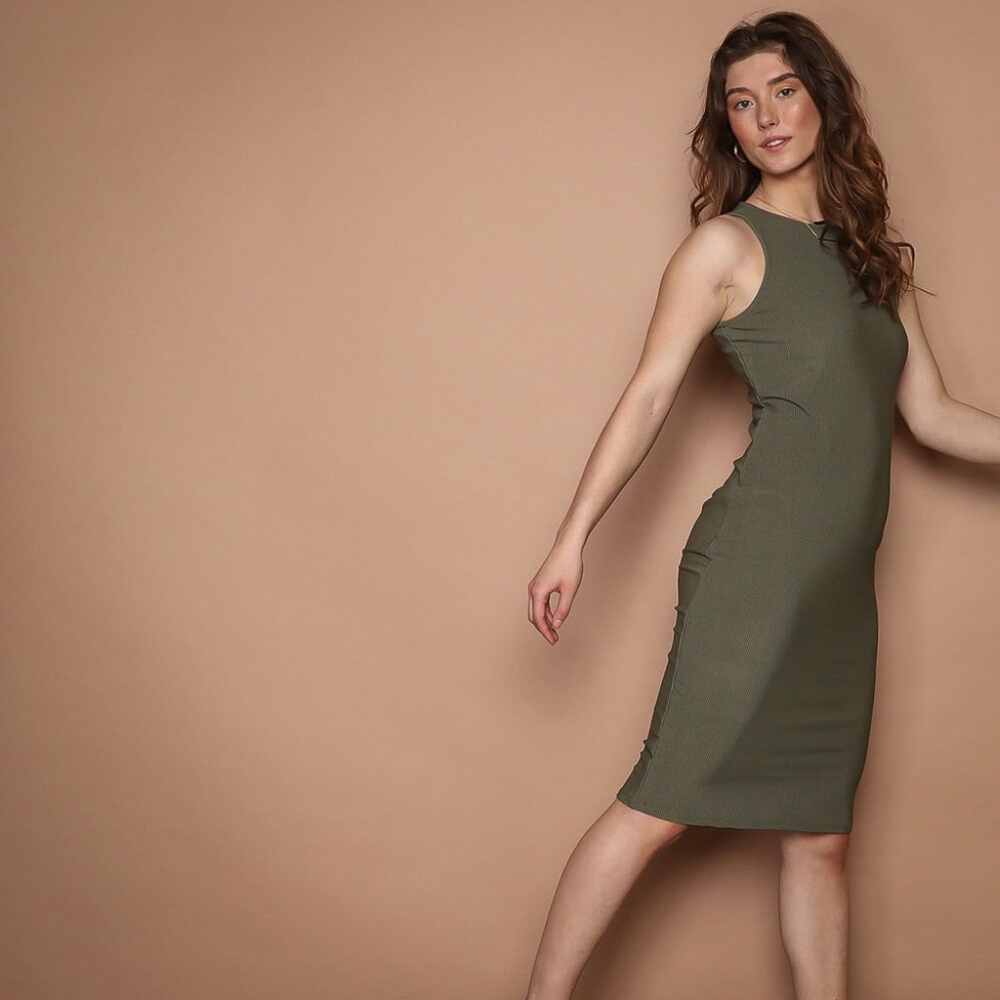 Workhall "must have work dress"